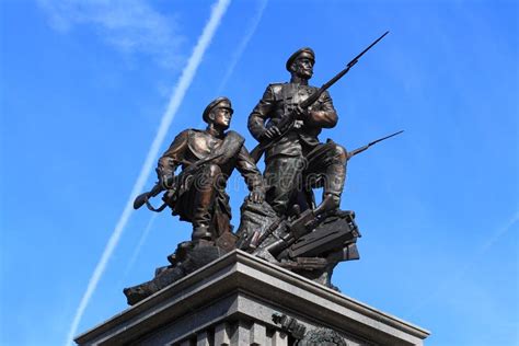 Le Monument aux Partisans de Kaliningrad: Un Hommage Poignant à l'Histoire et une Vue Panoramique Incroyable!