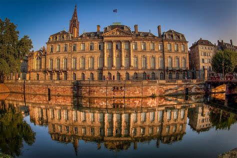 Le Domaine du Palais de Rohan: Une Évasion Royale dans un Jardin Enchanté !