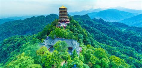 Le Mont Qingcheng, un sanctuaire taoïste au cœur de la nature luxuriante !