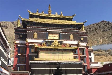 Le monastère de Tashilhunpo ! Un joyau architectural millénaire au cœur du Tibet